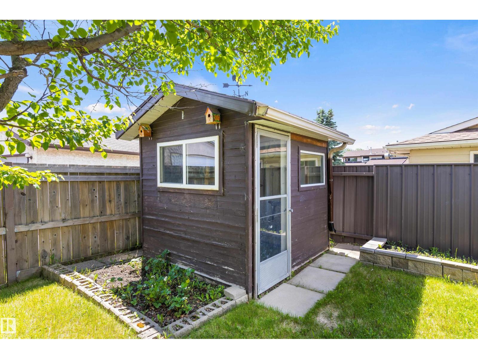 9231 169 AV NW — photo 57