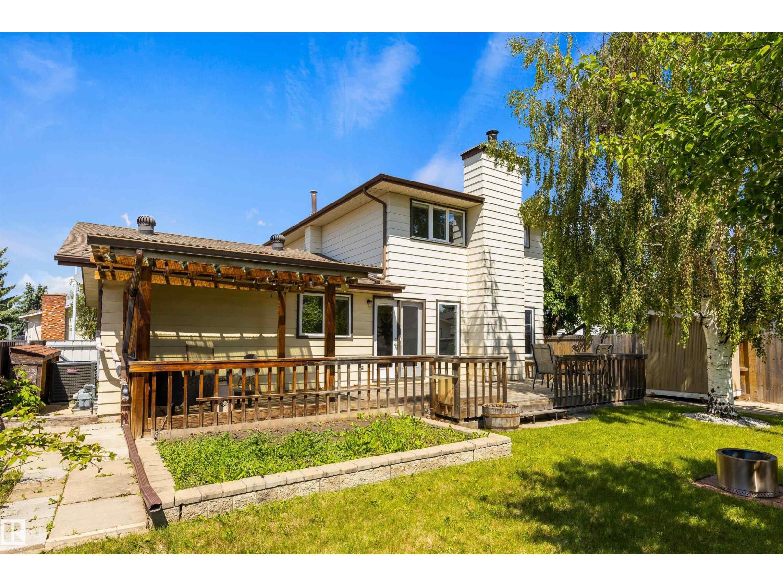 9231 169 AV NW — photo 58