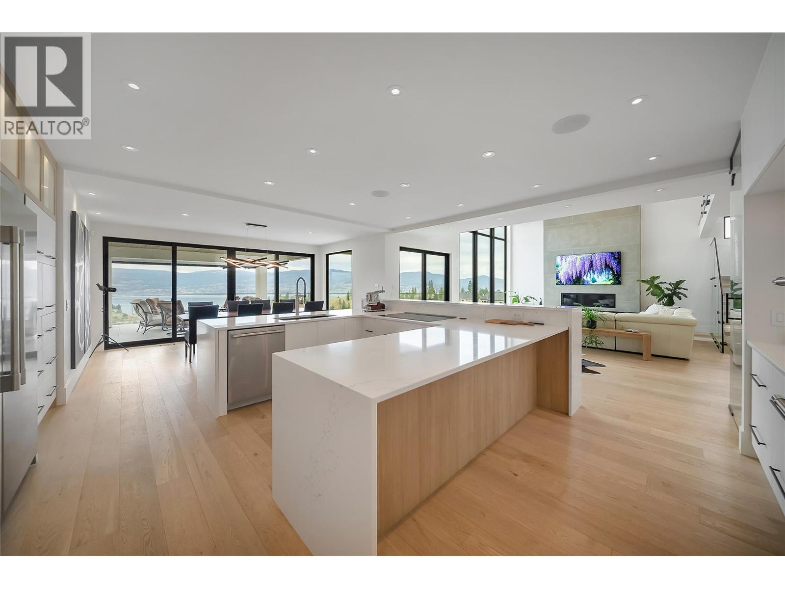  5725 Mountainside Drive, Kelowna