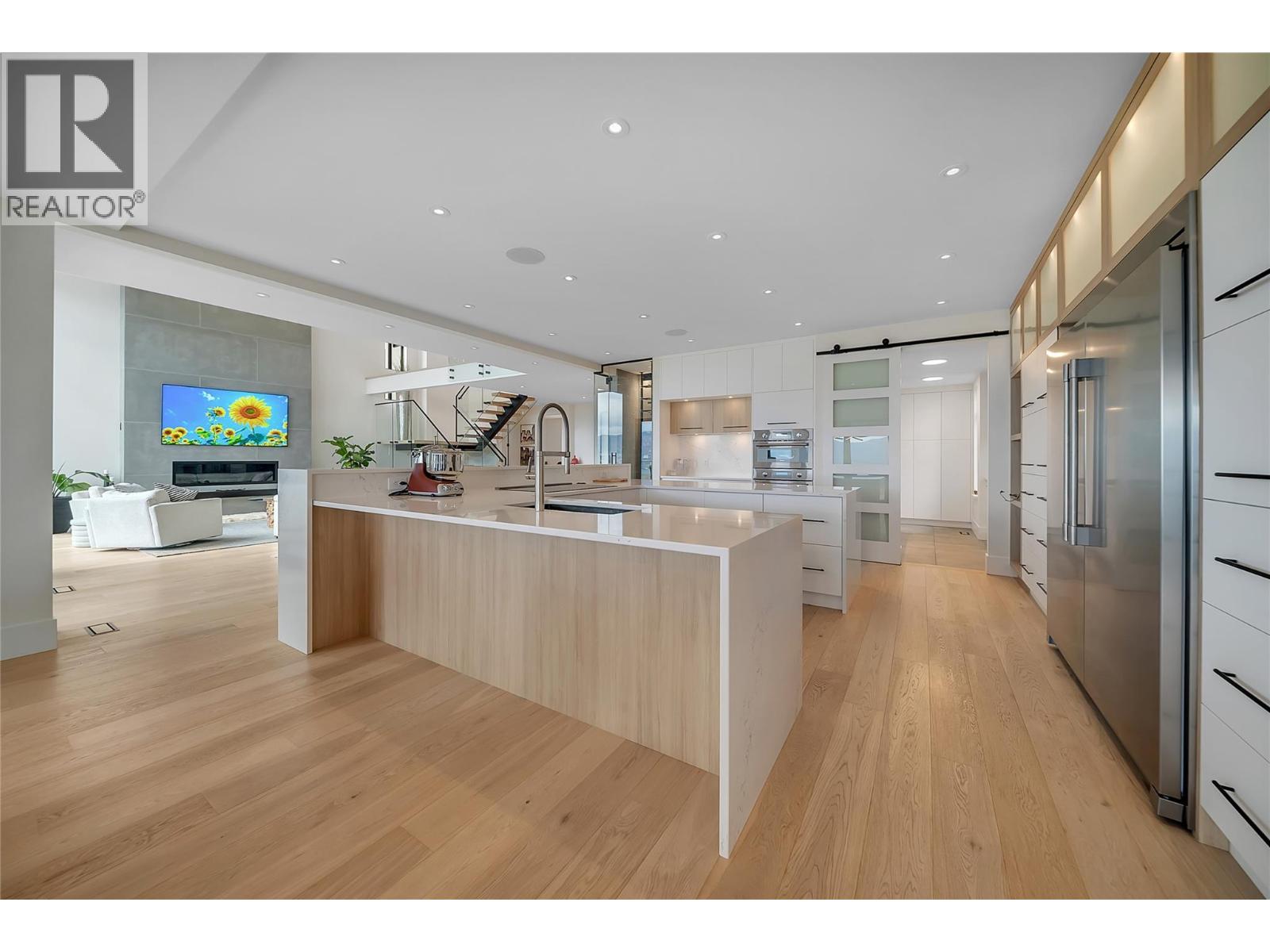  5725 Mountainside Drive, Kelowna