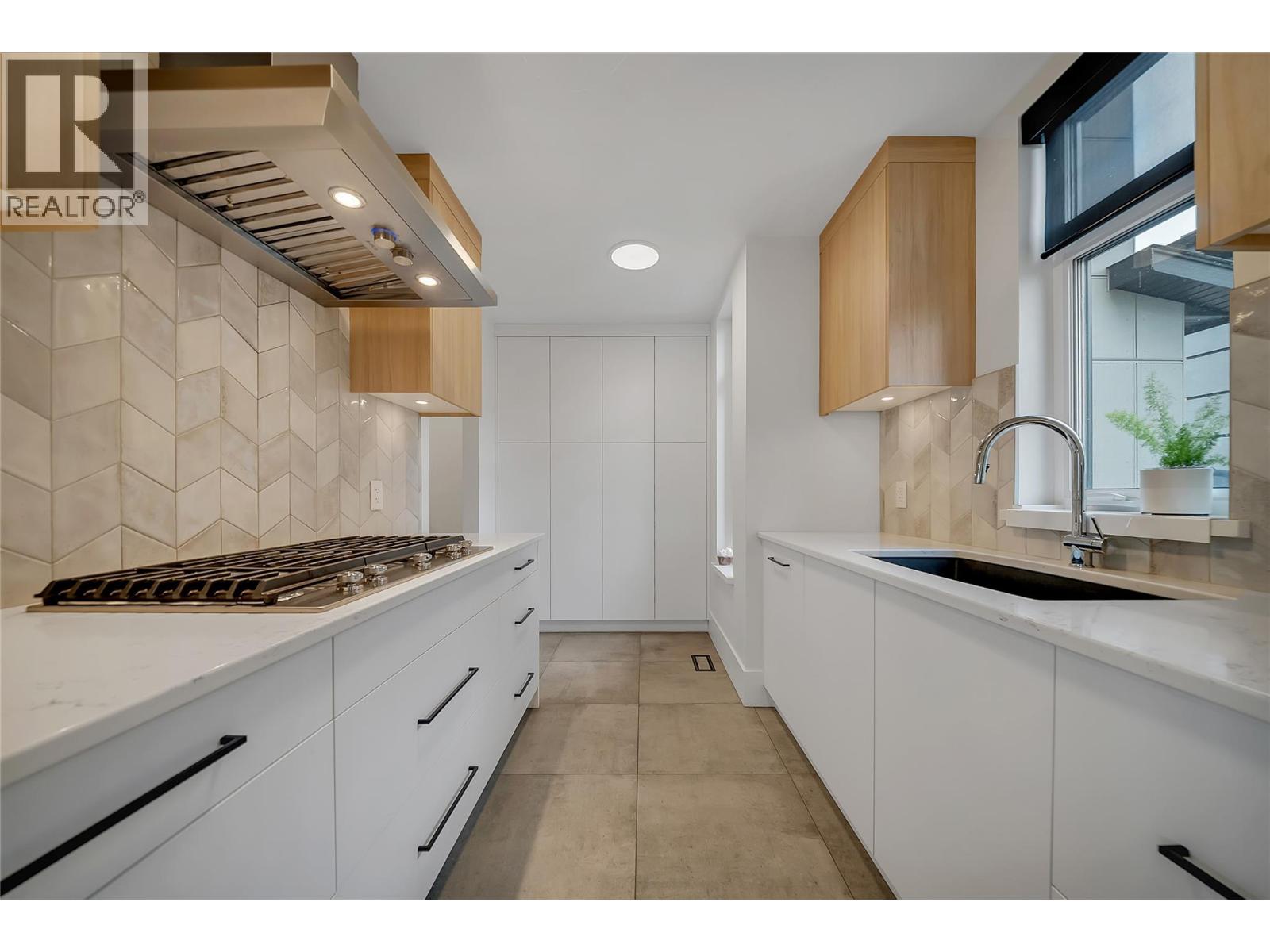  5725 Mountainside Drive, Kelowna