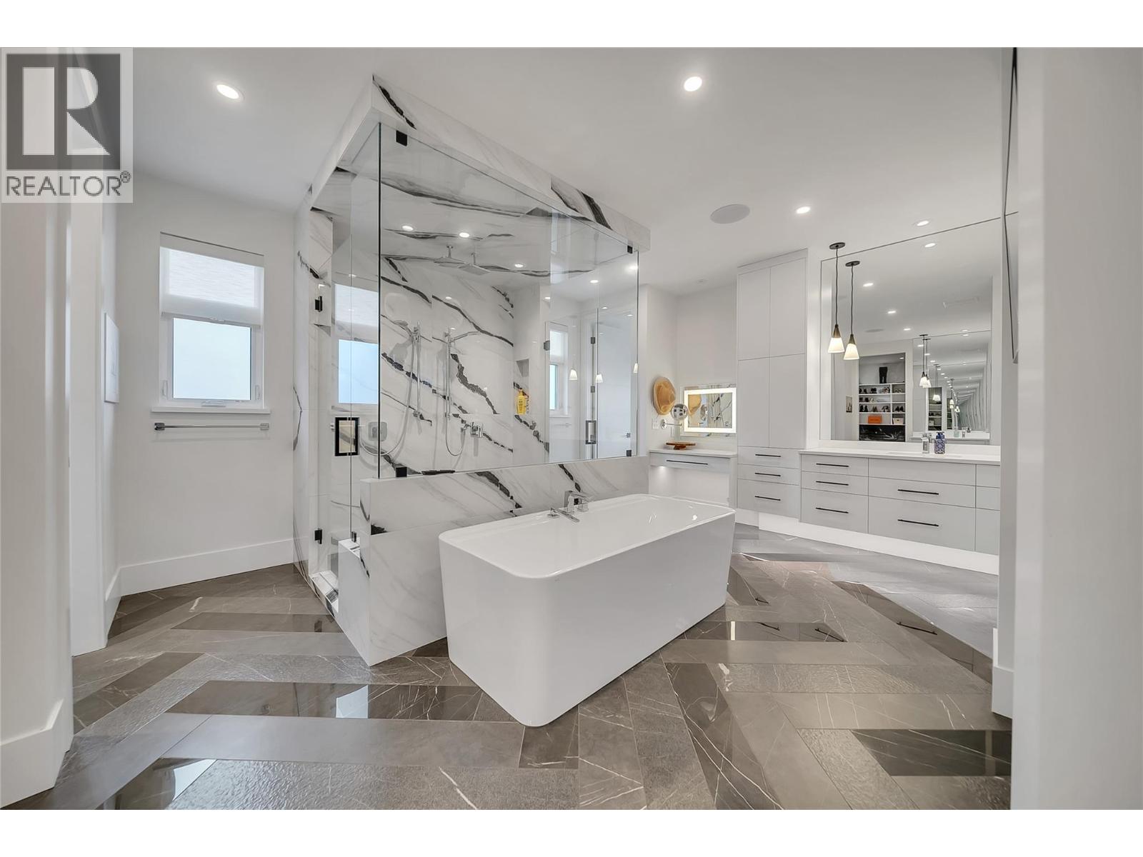  5725 Mountainside Drive, Kelowna