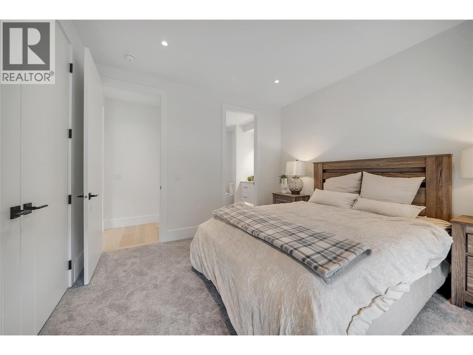  5725 Mountainside Drive, Kelowna