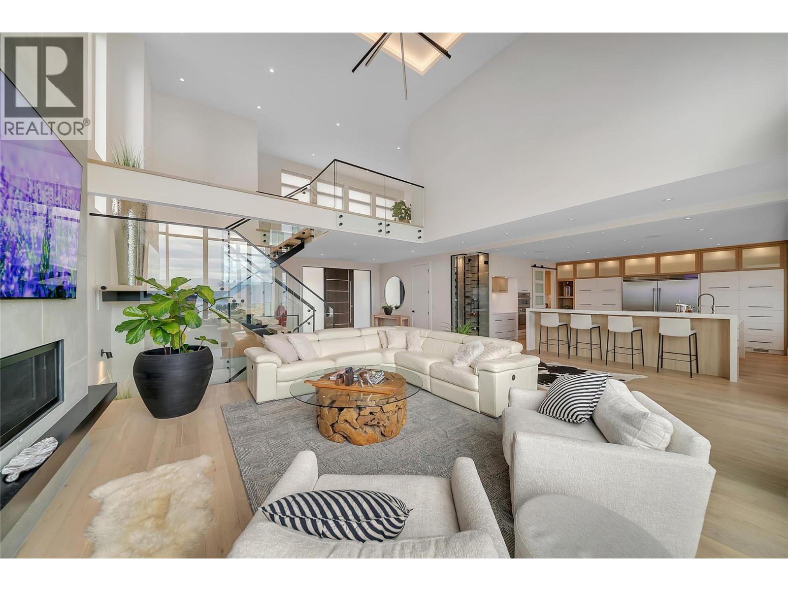  5725 Mountainside Drive, Kelowna