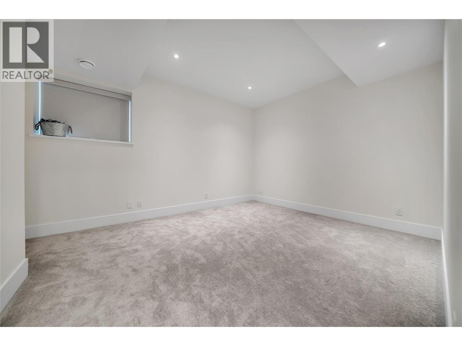  5725 Mountainside Drive, Kelowna