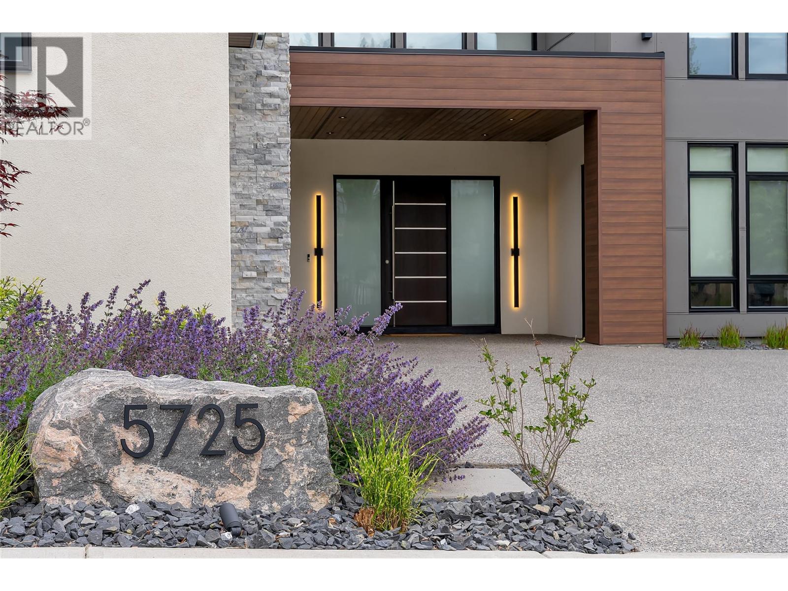  5725 Mountainside Drive, Kelowna