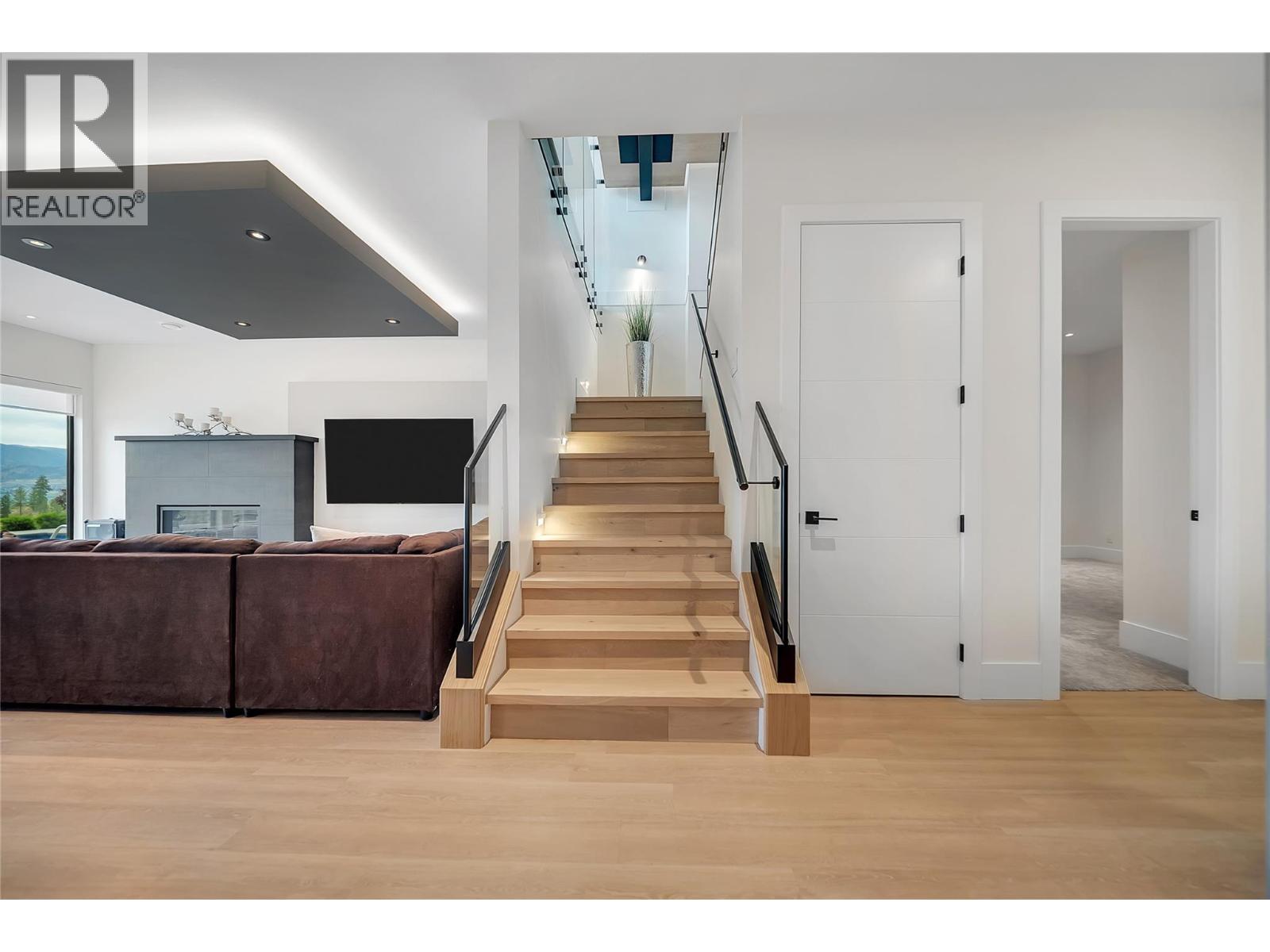  5725 Mountainside Drive, Kelowna