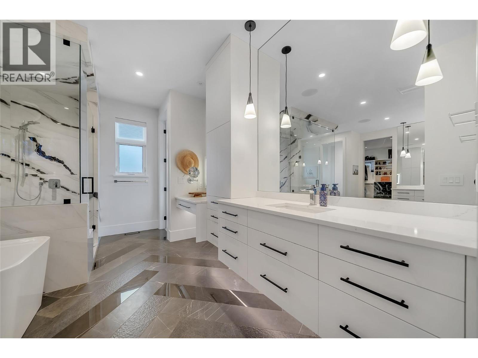  5725 Mountainside Drive, Kelowna