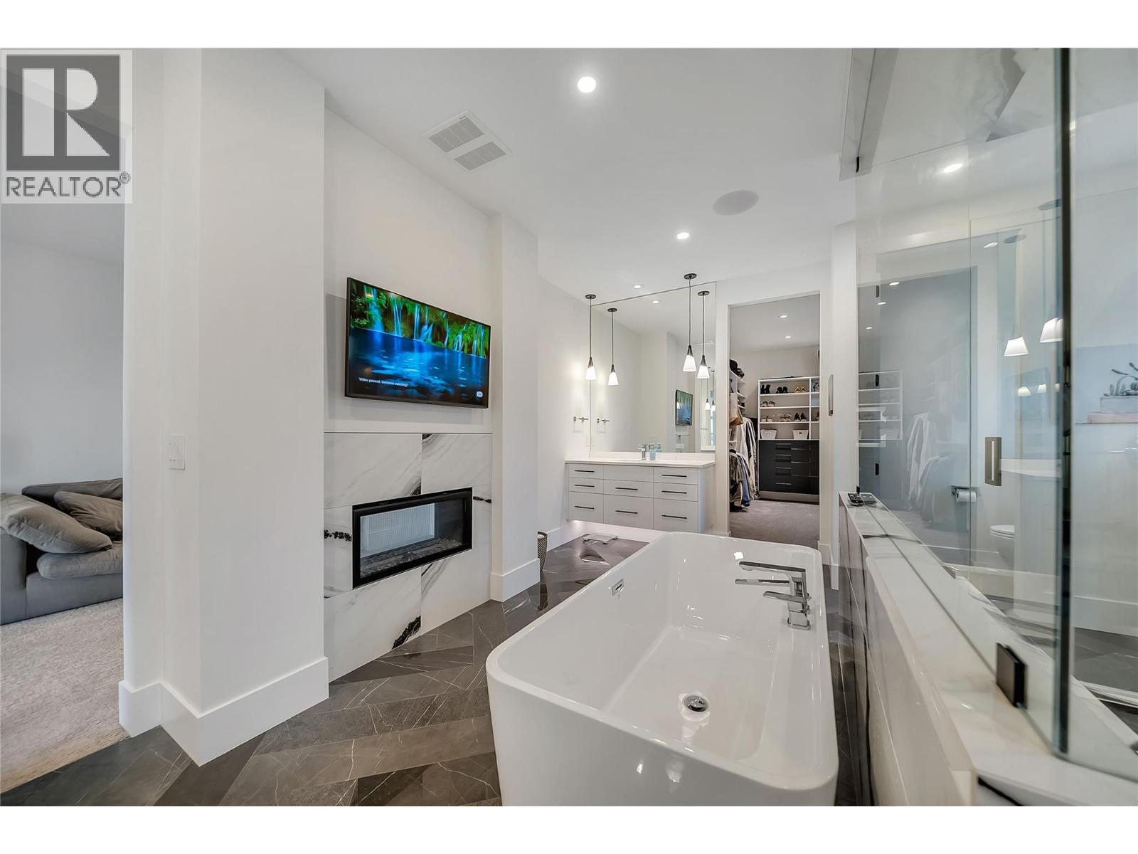  5725 Mountainside Drive, Kelowna