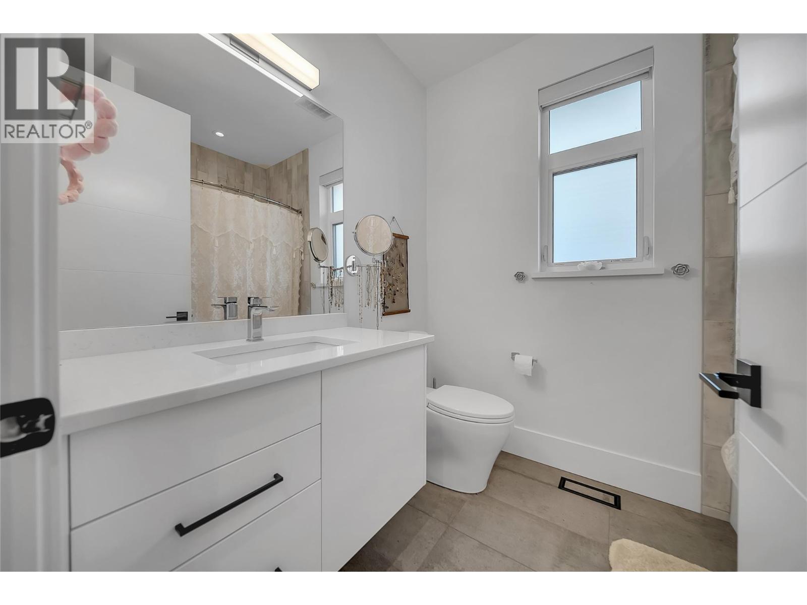  5725 Mountainside Drive, Kelowna