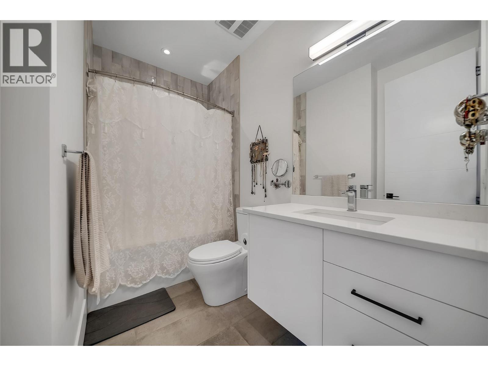  5725 Mountainside Drive, Kelowna