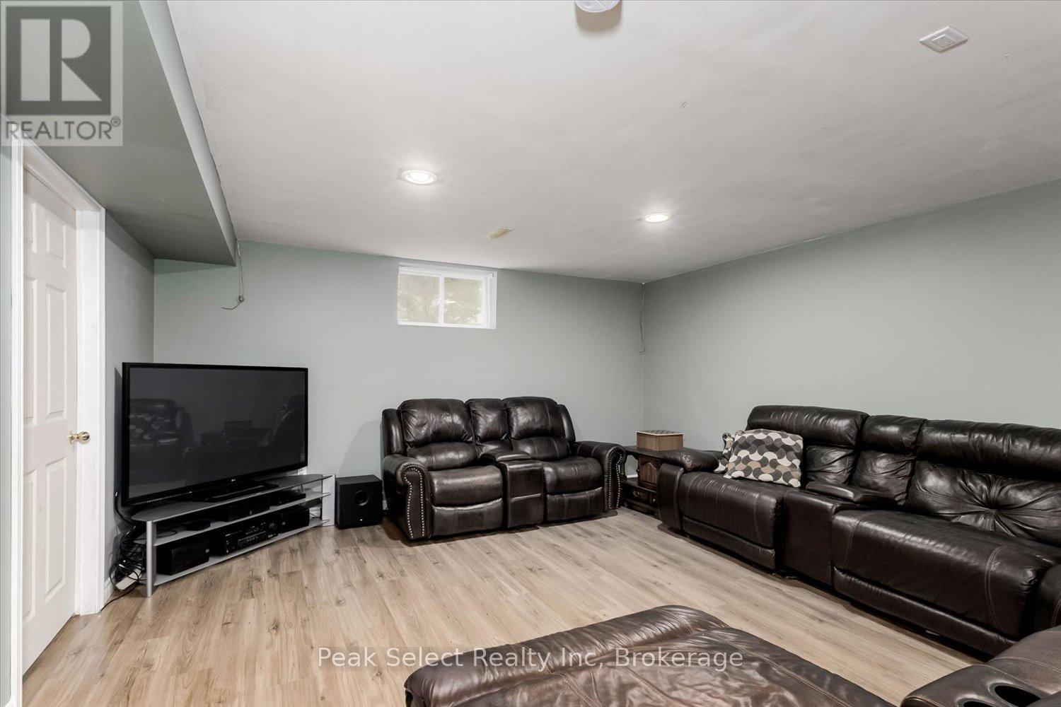 180 RIDGEWOOD CRESCENT - 28