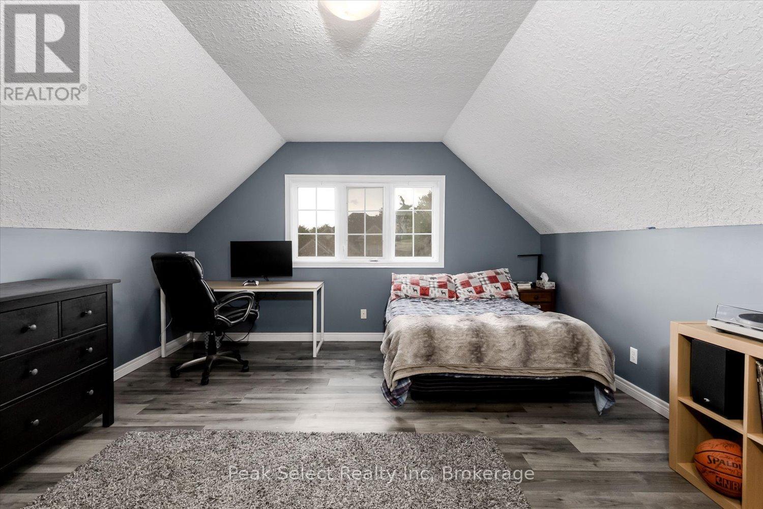 180 RIDGEWOOD CRESCENT - 22