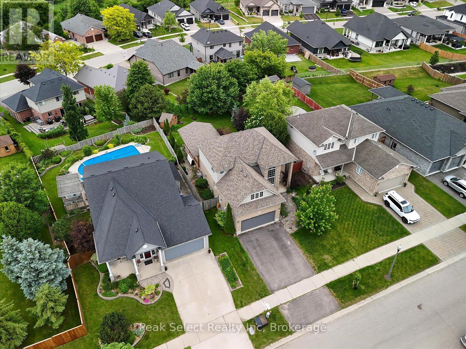 180 RIDGEWOOD CRESCENT - 44