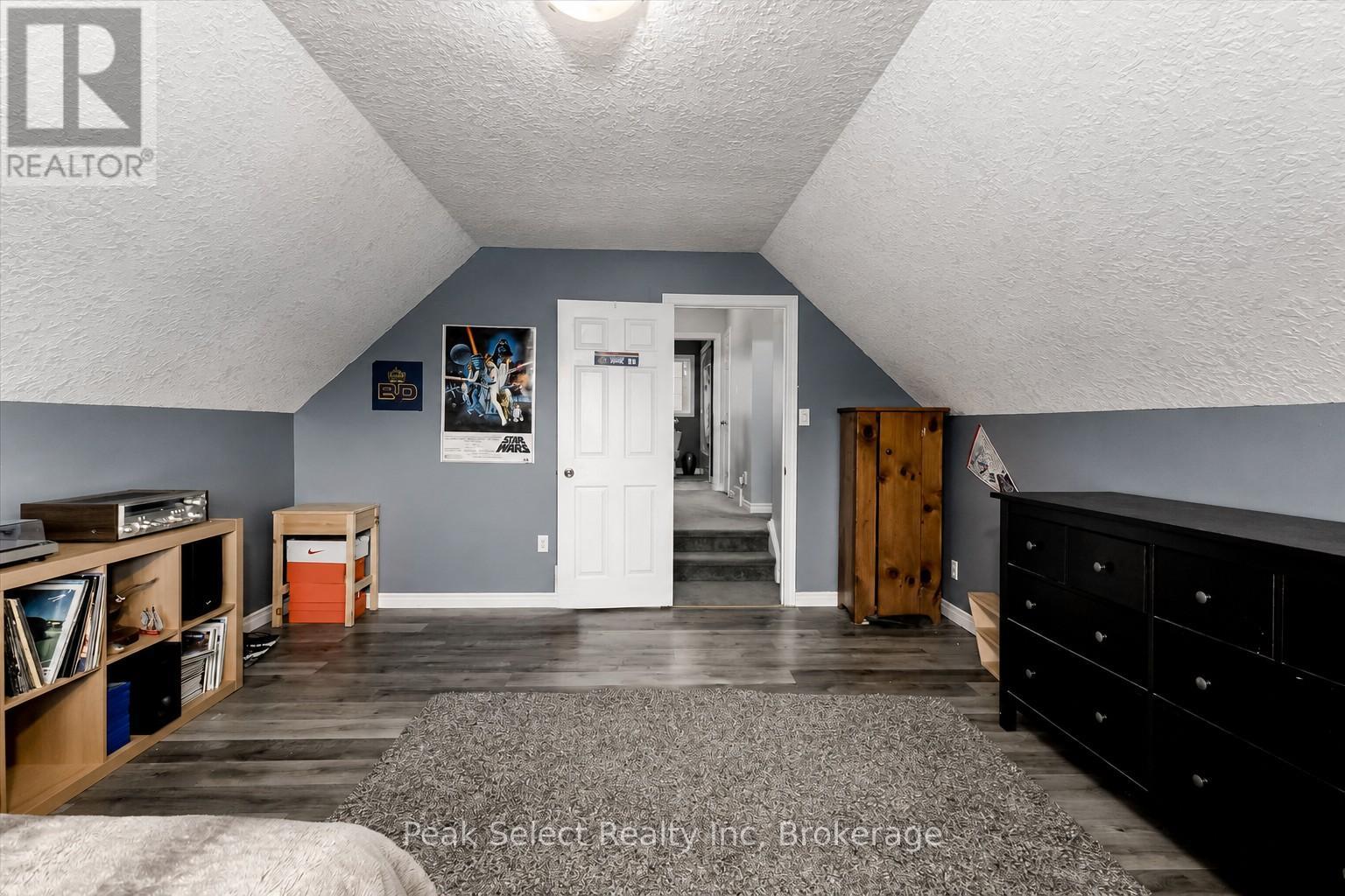 180 RIDGEWOOD CRESCENT - 23