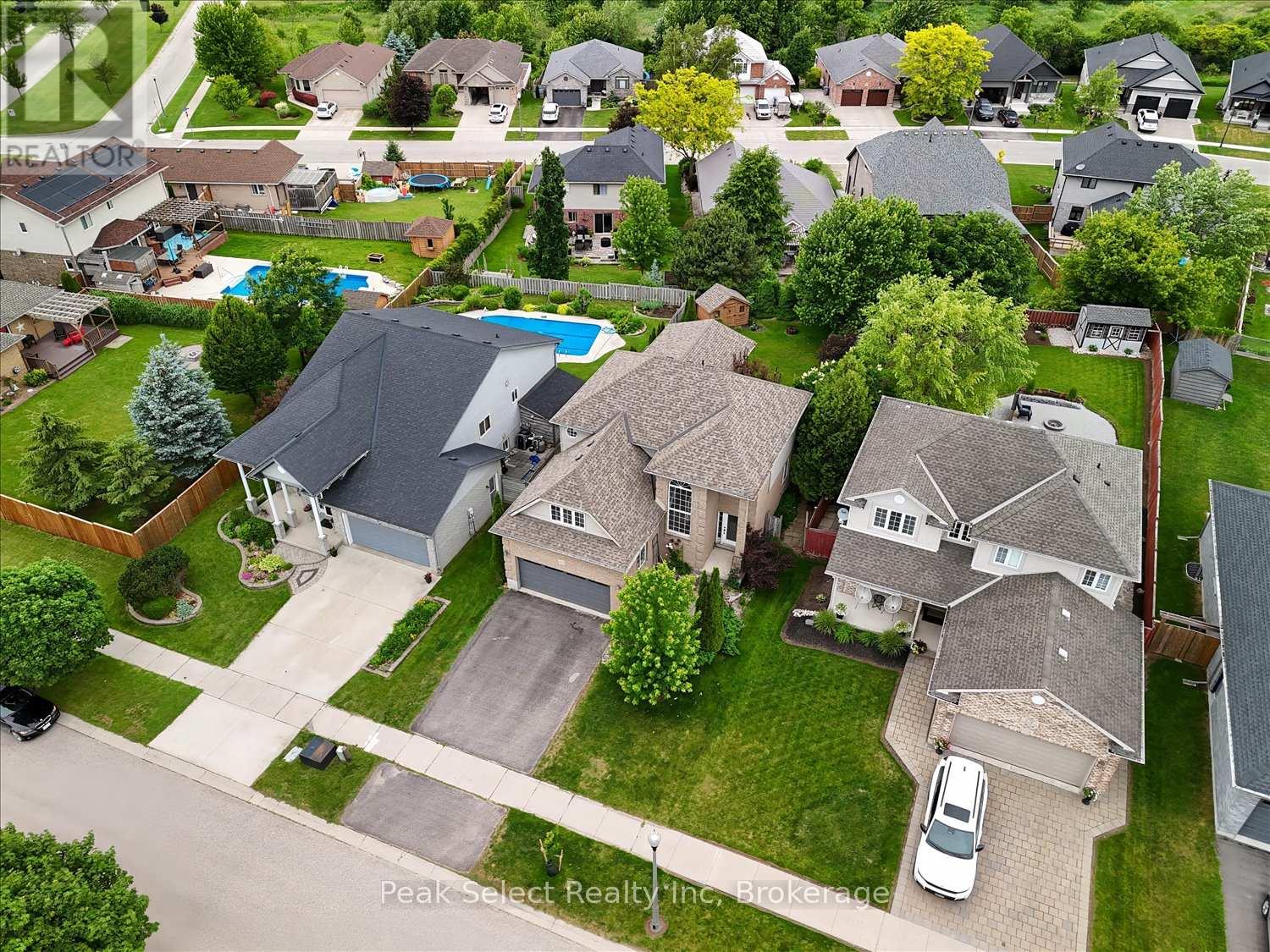 180 RIDGEWOOD CRESCENT - 46