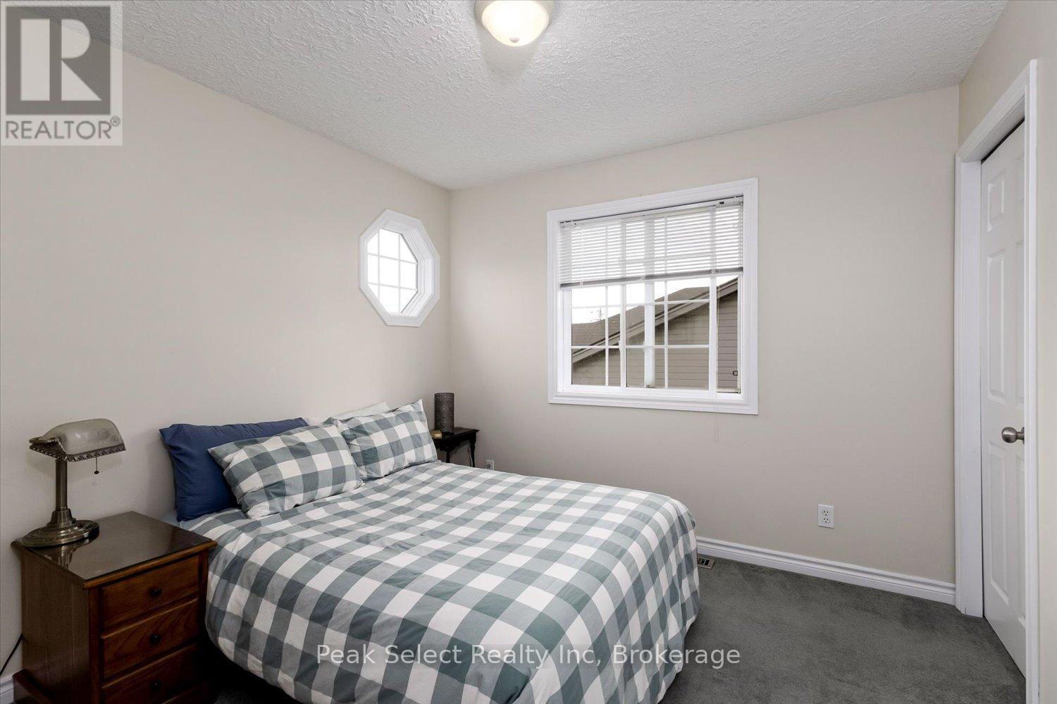 180 RIDGEWOOD CRESCENT - 24