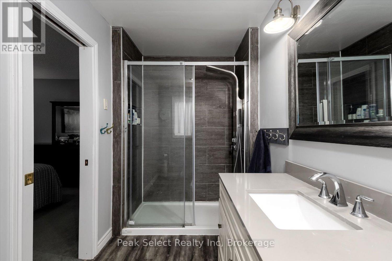 180 RIDGEWOOD CRESCENT - 21