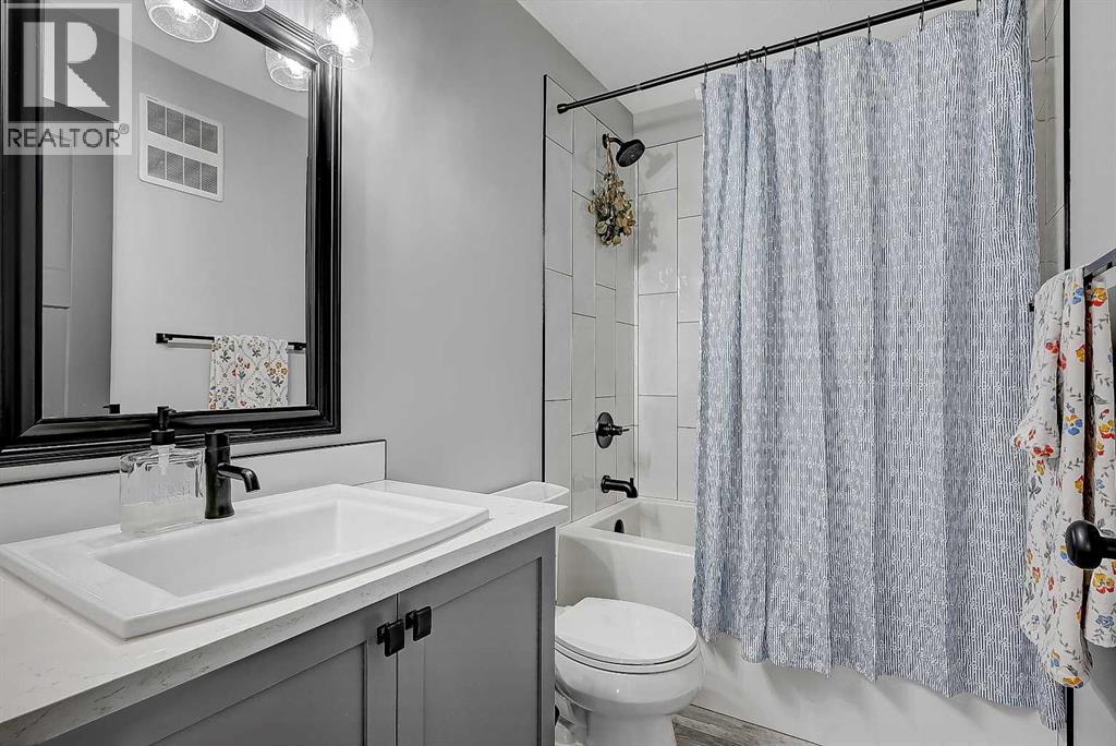 4-Pc Bath-Top Level