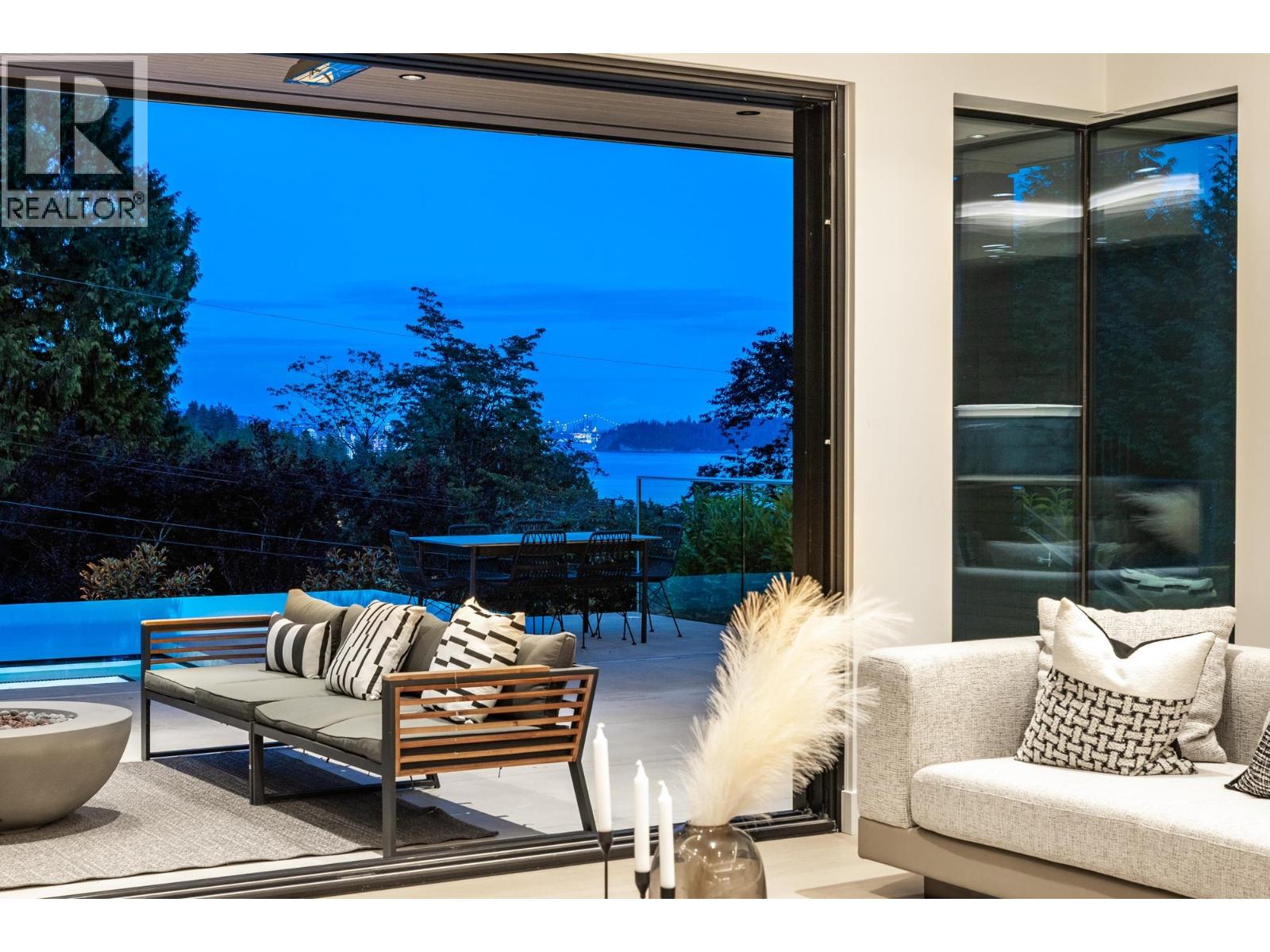449 HILLCREST STREET, West Vancouver
