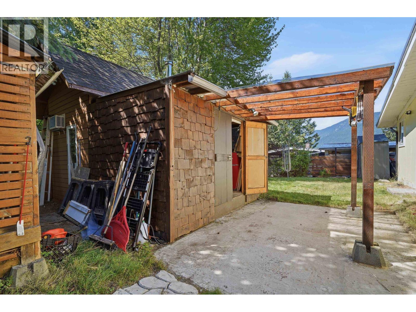 868 UPPER CRESCENT, Britannia Beach