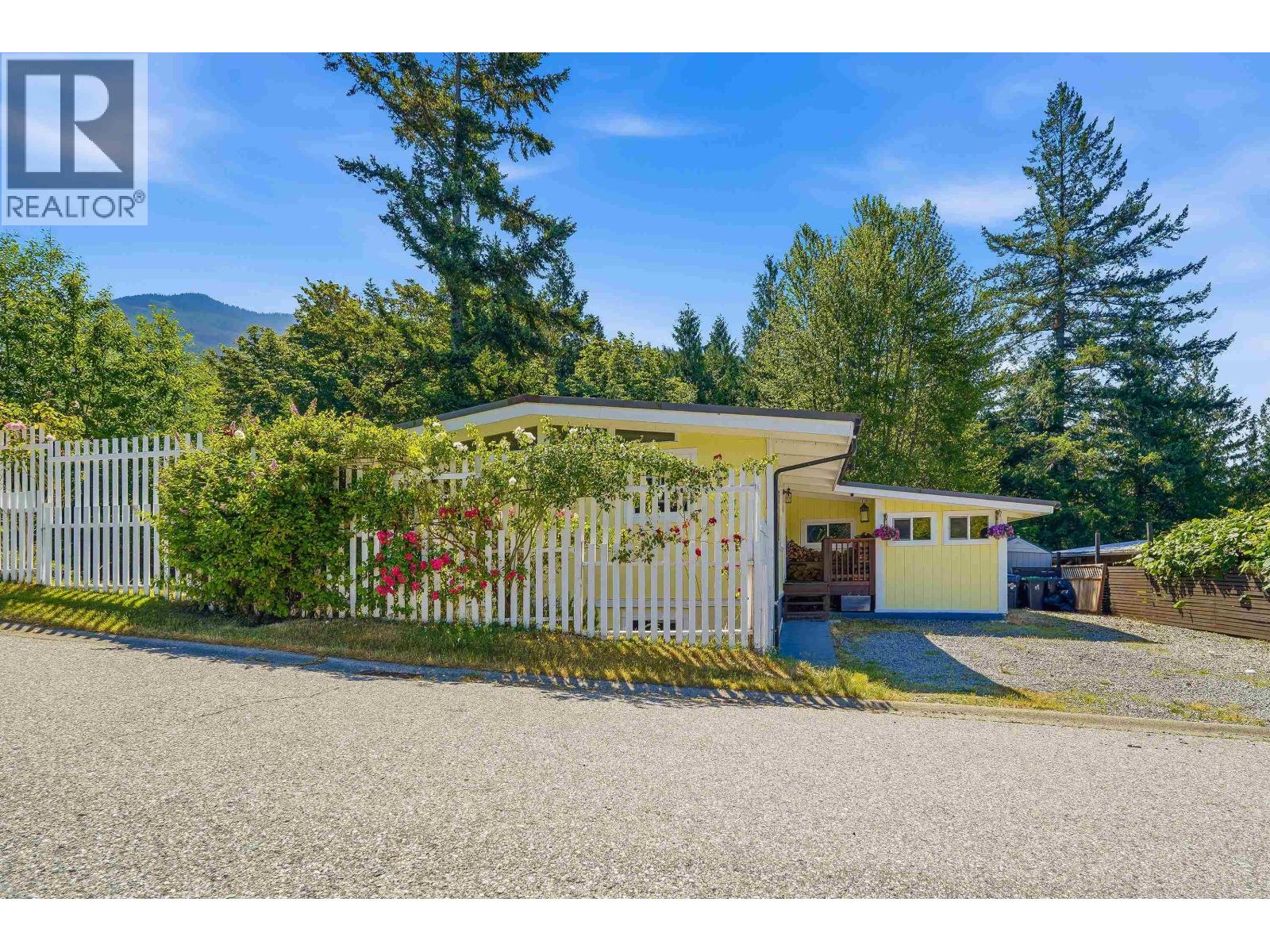 868 UPPER CRESCENT, Britannia Beach