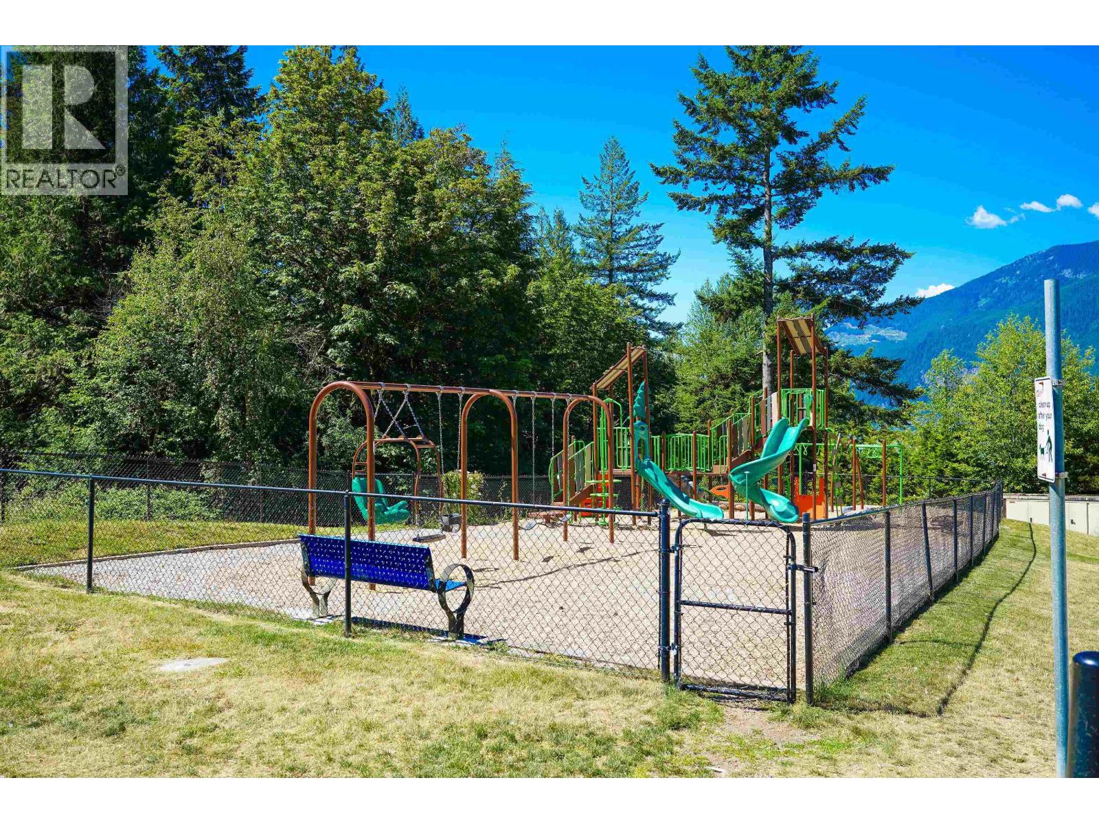868 UPPER CRESCENT, Britannia Beach