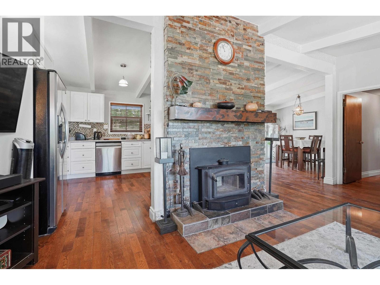 868 UPPER CRESCENT, Britannia Beach