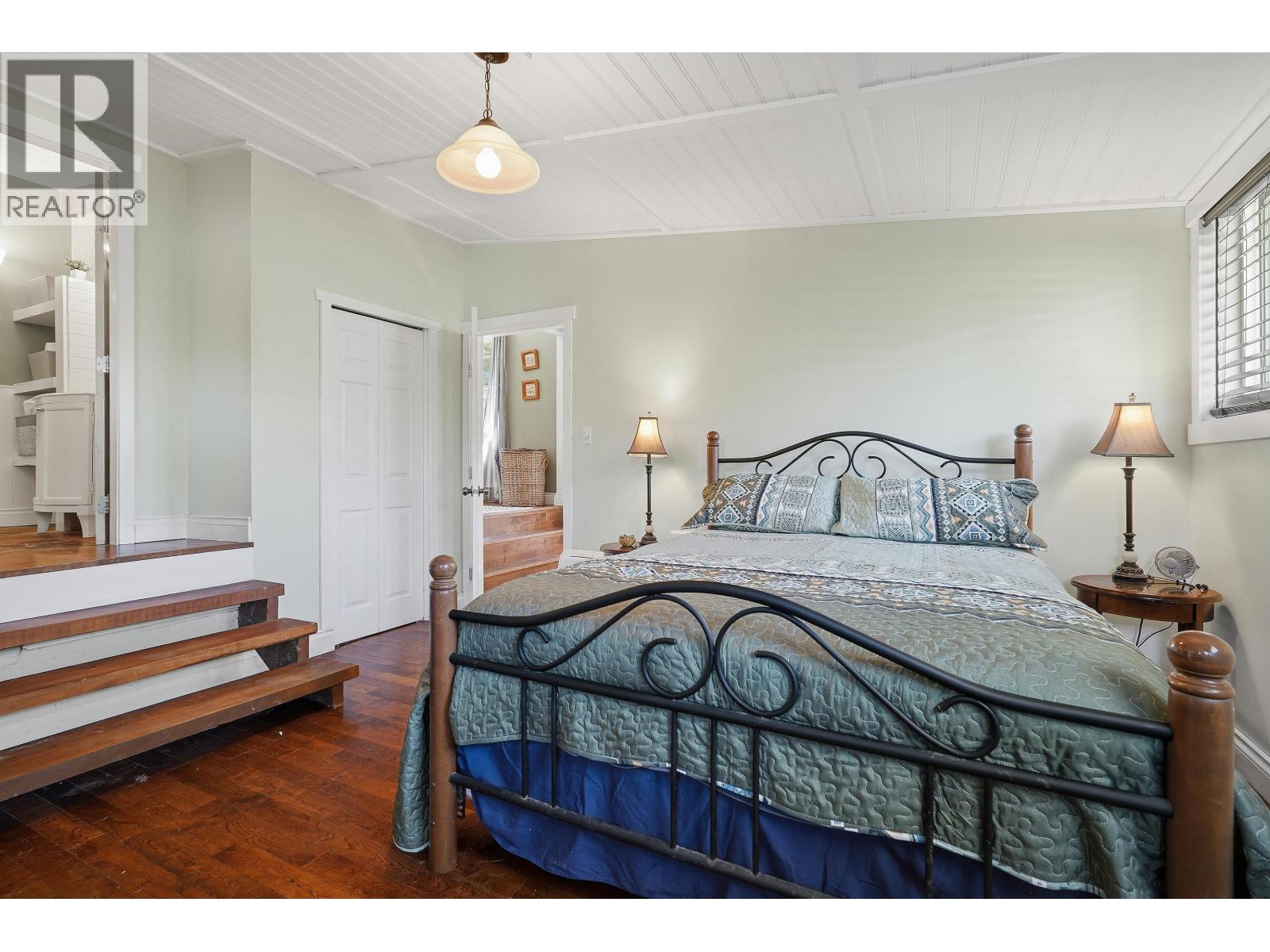868 UPPER CRESCENT, Britannia Beach