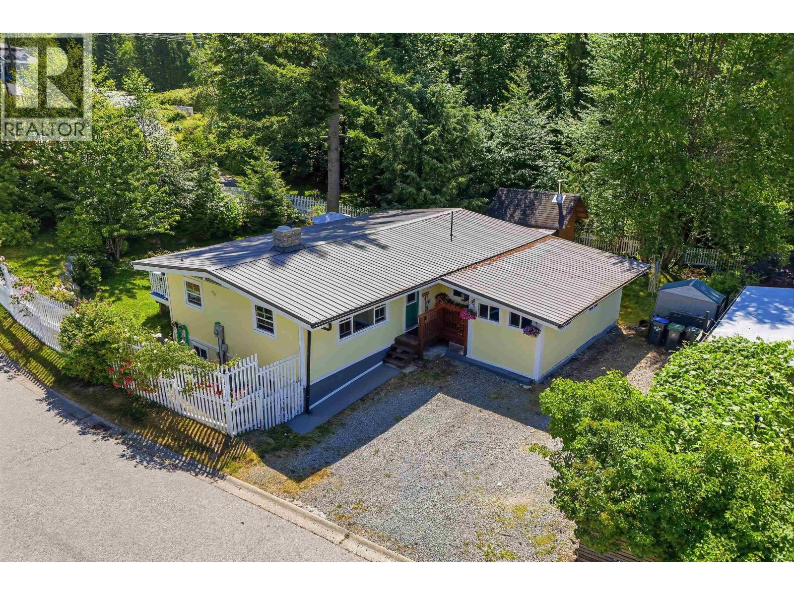 868 UPPER CRESCENT, Britannia Beach