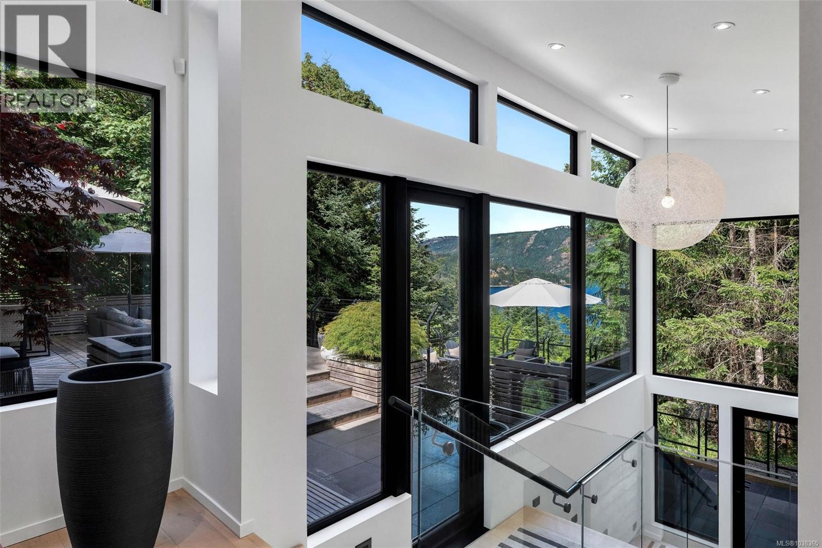 977 Grandview St - 33