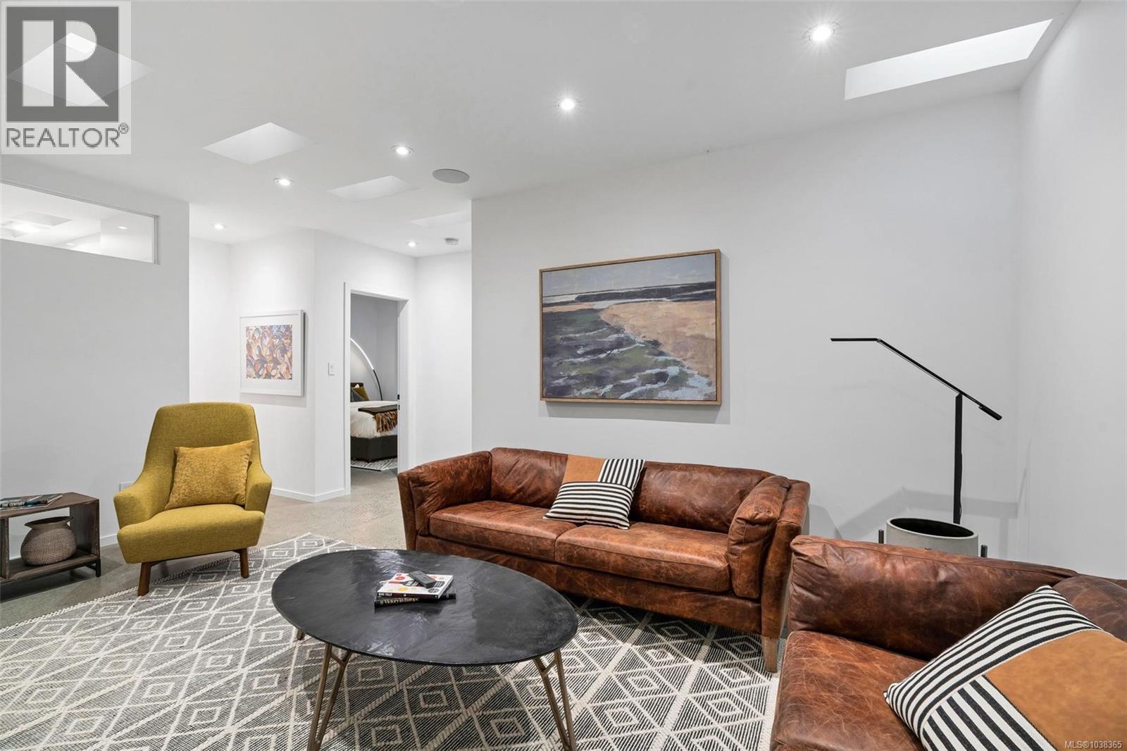 977 Grandview St - 45