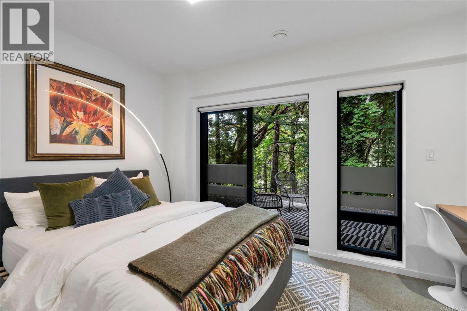 977 Grandview St - 46