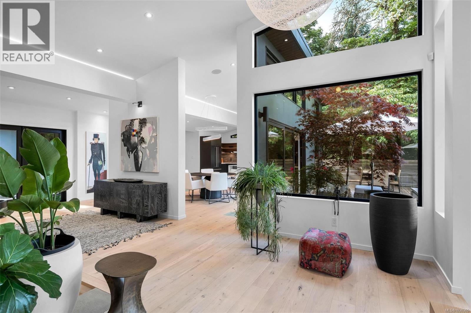 977 Grandview St - 7