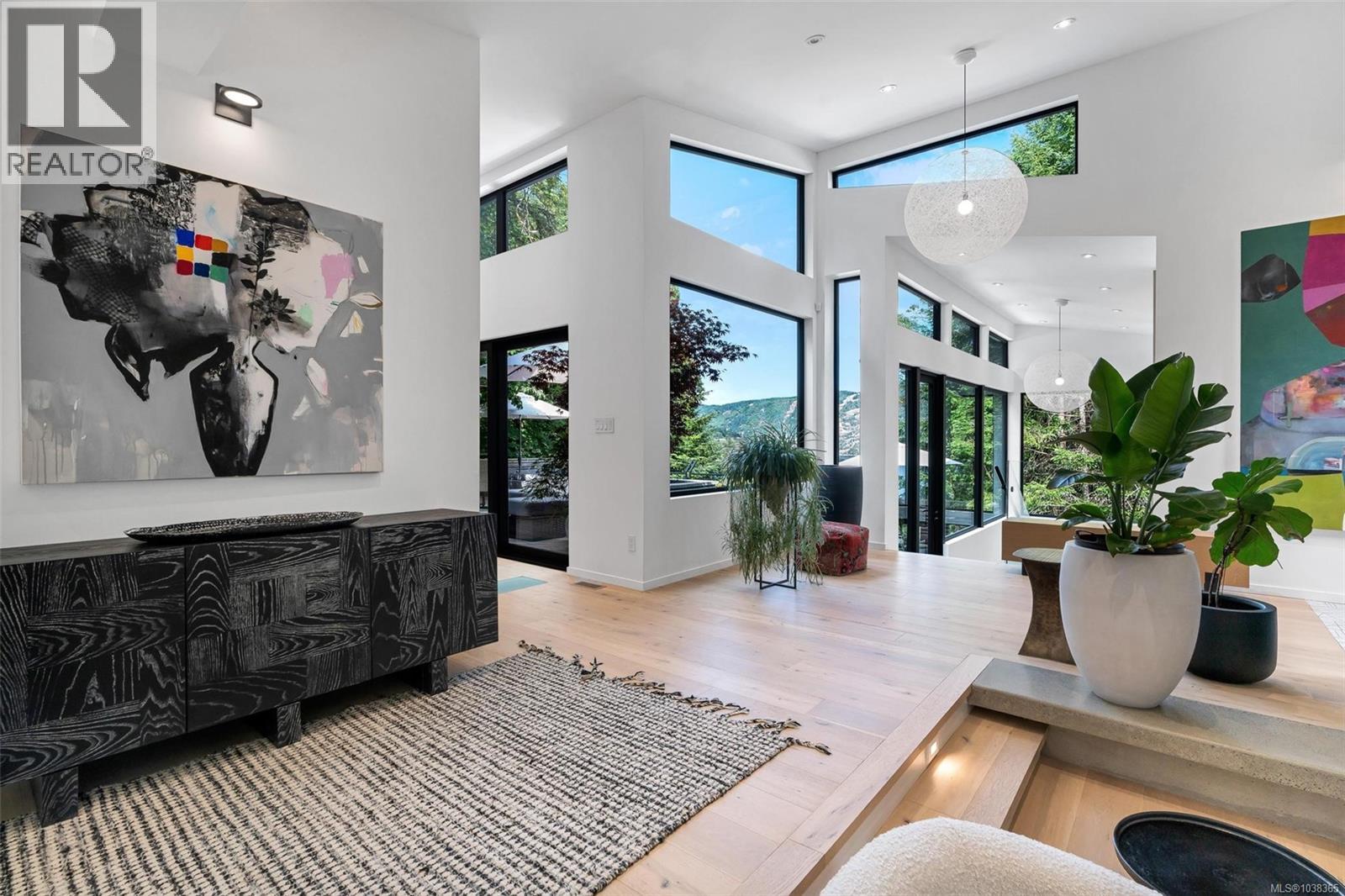 977 Grandview St - 8