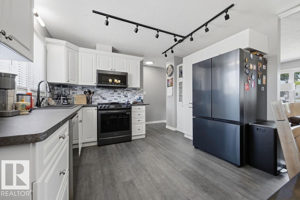 794 BIRCH AV — photo 10