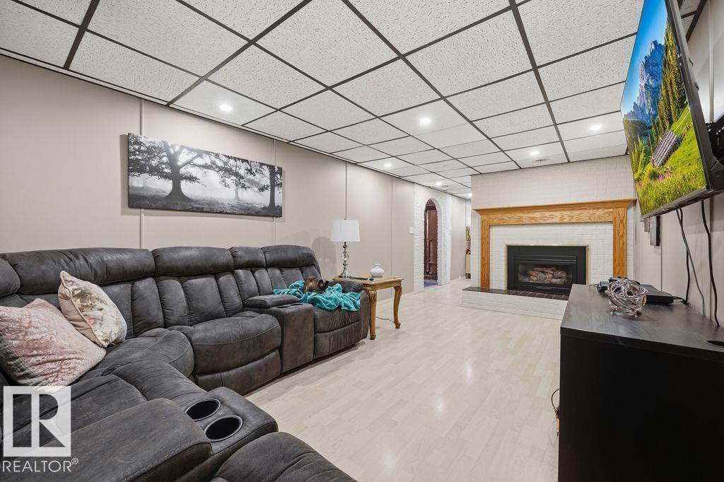 794 BIRCH AV — photo 29