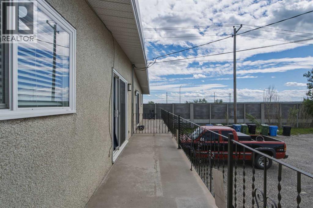 196 Gordon Drive SW - 13