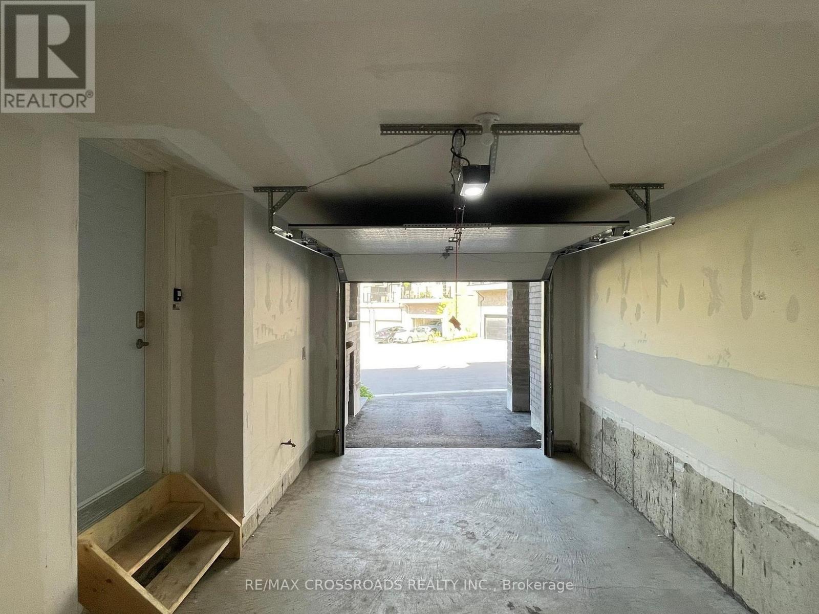 9 OSCAR STEEPER LANE - 23