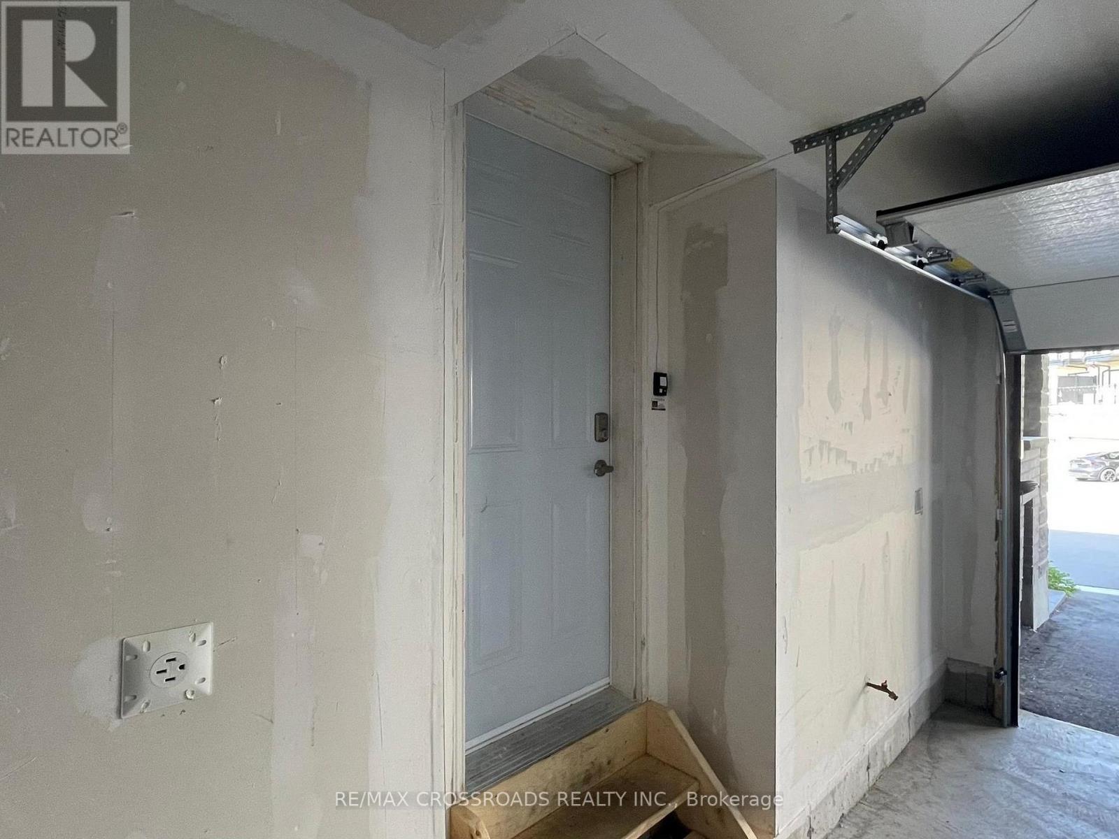 9 OSCAR STEEPER LANE - 24