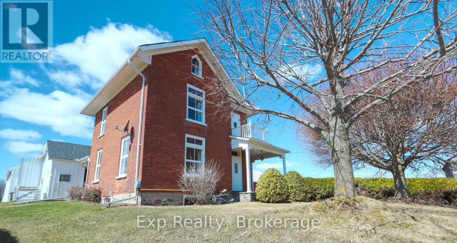 840 MCGREGOR BAY ROAD - 1