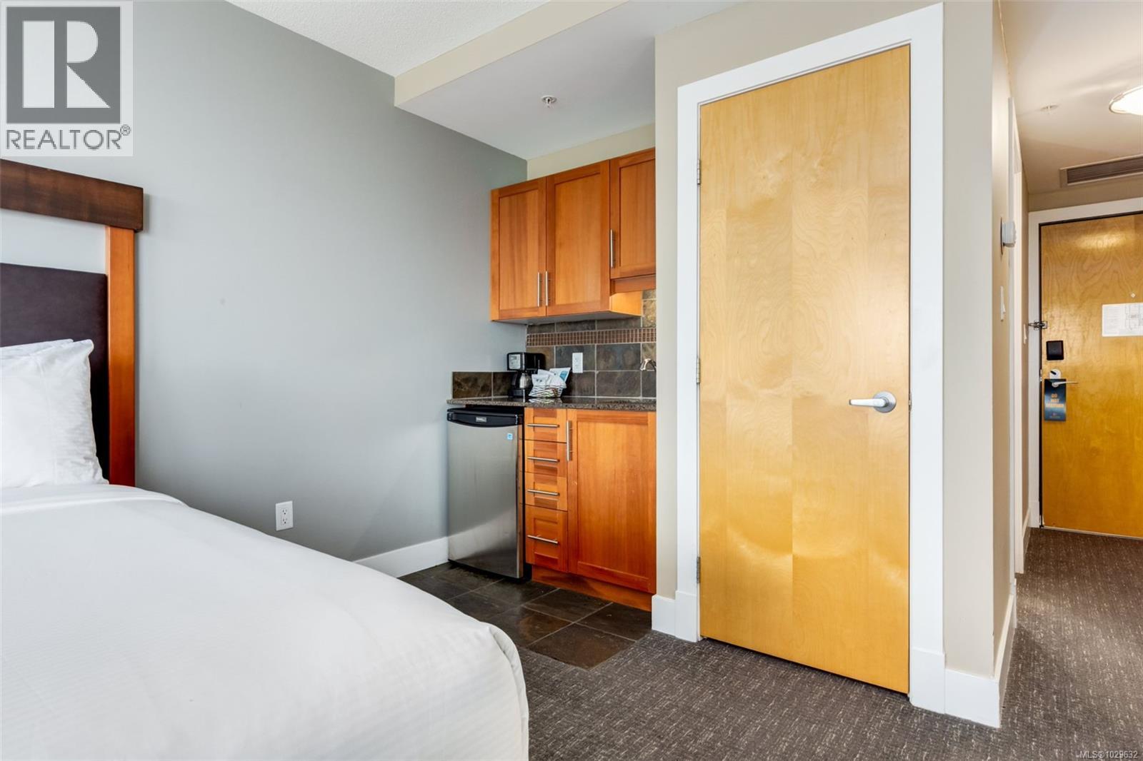 #908 181 Beachside Dr - 30