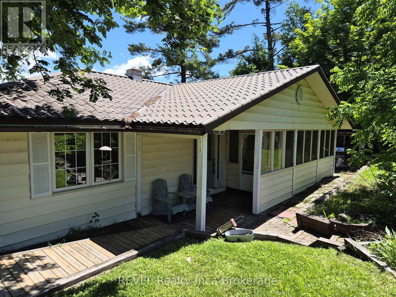 1031 BUTTERFLY ROAD - 1