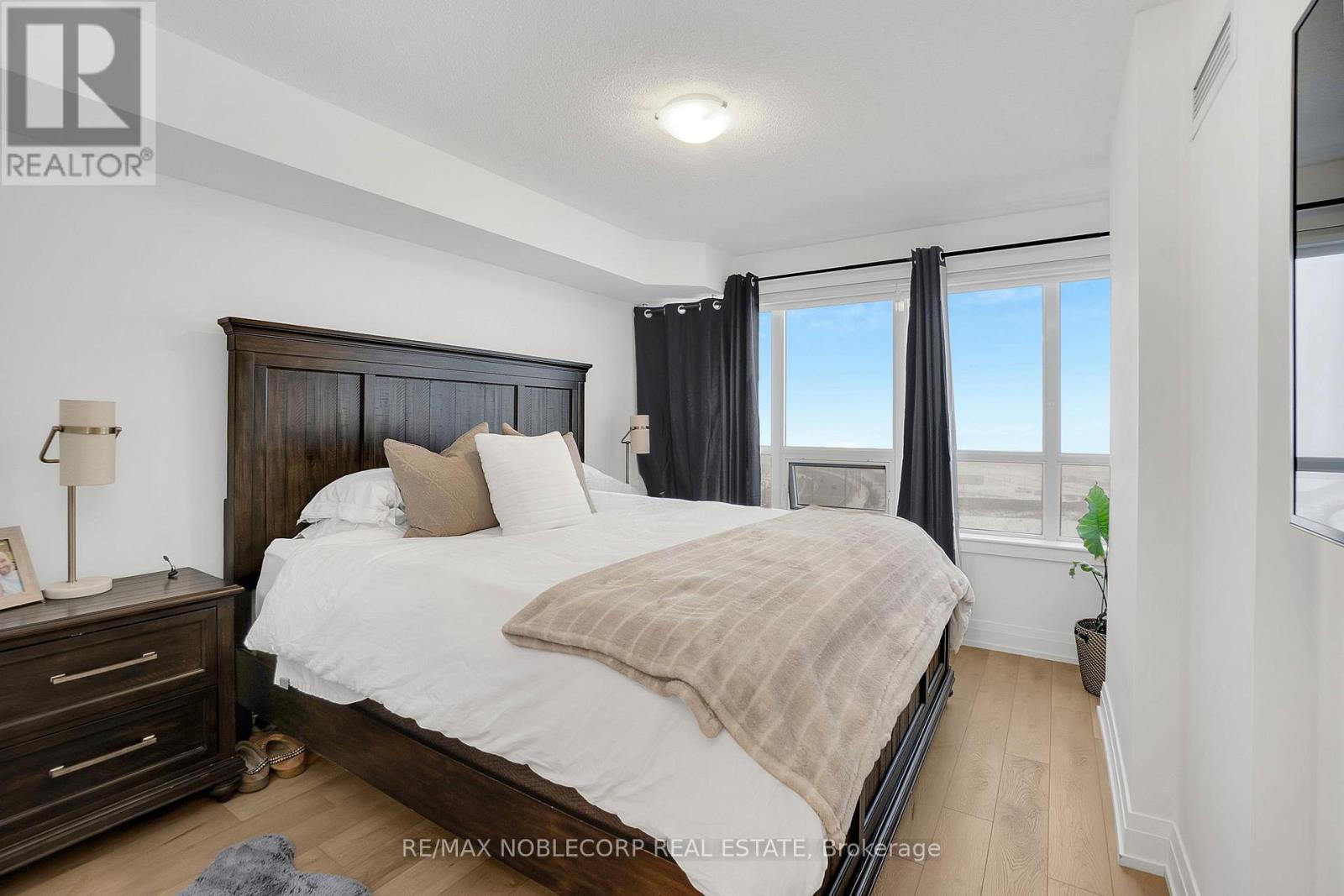 #917 1060 SHEPPARD AVENUE W - 24