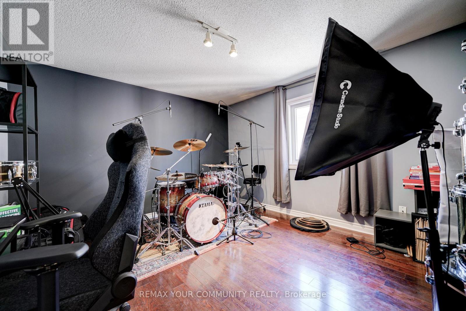 7 FERN AVENUE - 25