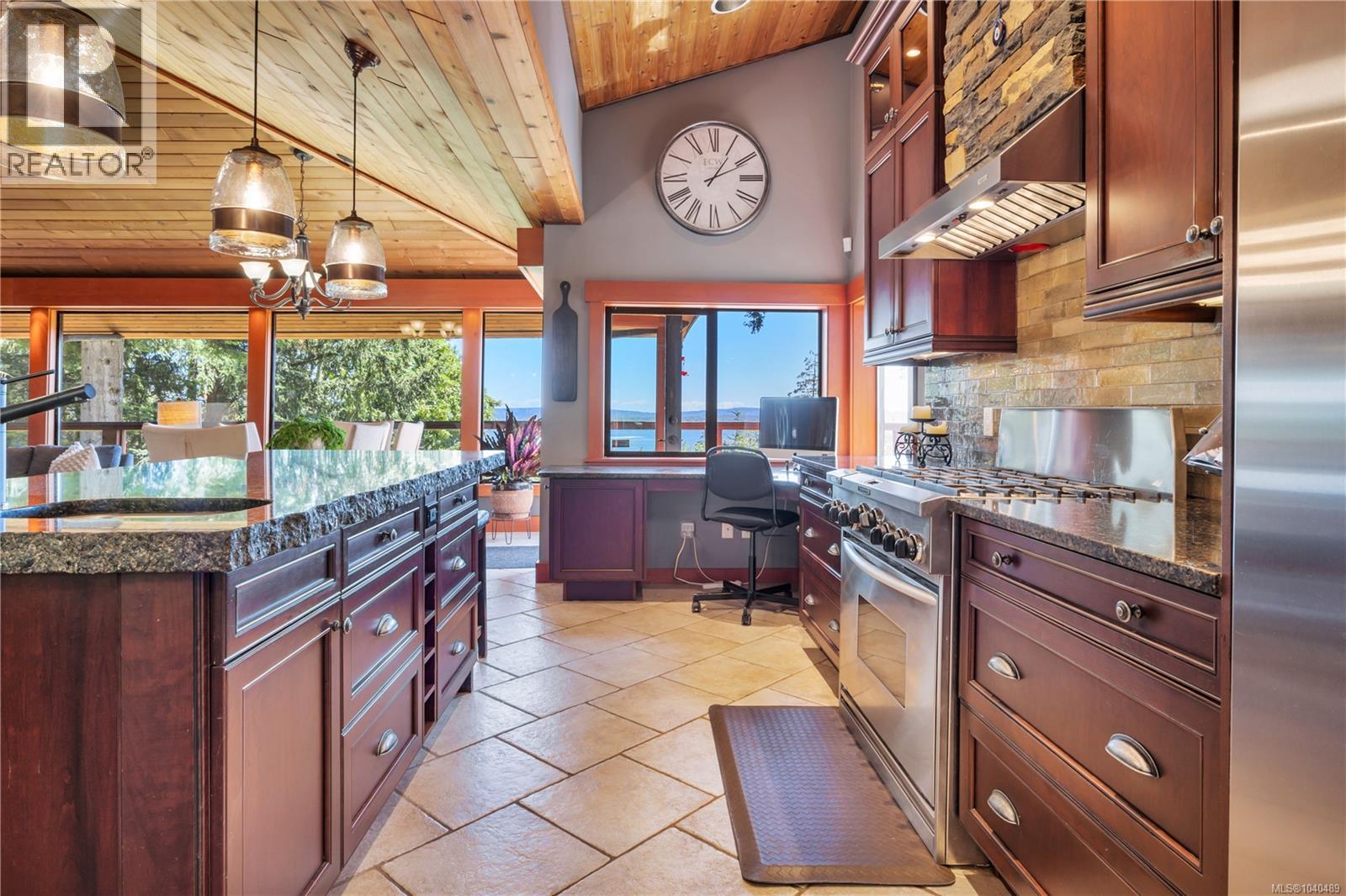 1370 Ivor Rd, Nanaimo