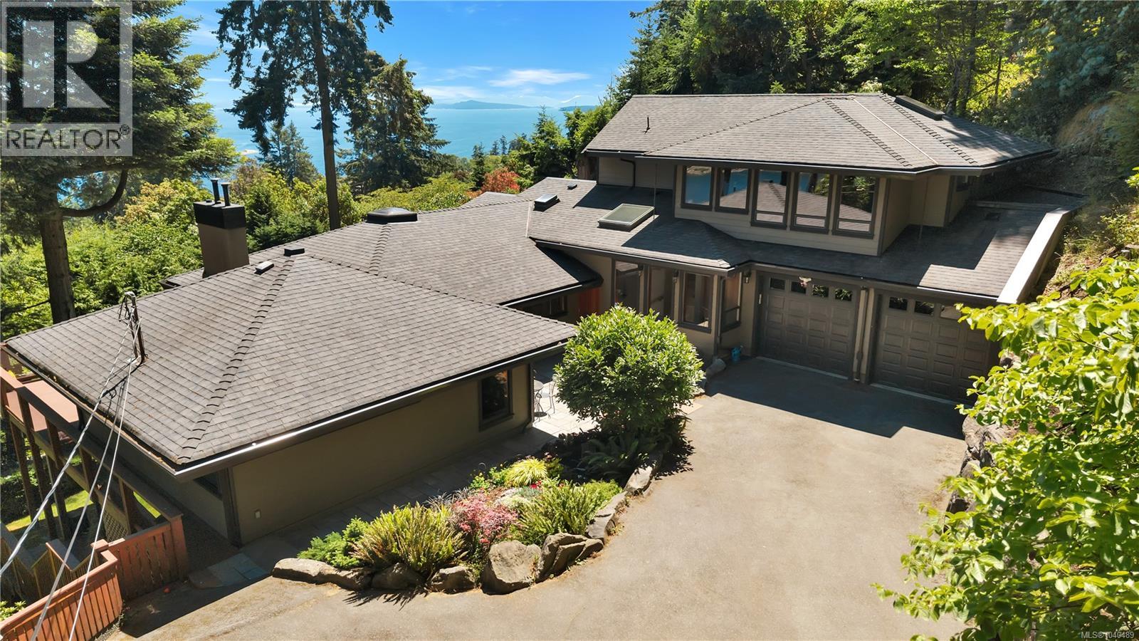 1370 Ivor Rd, Nanaimo
