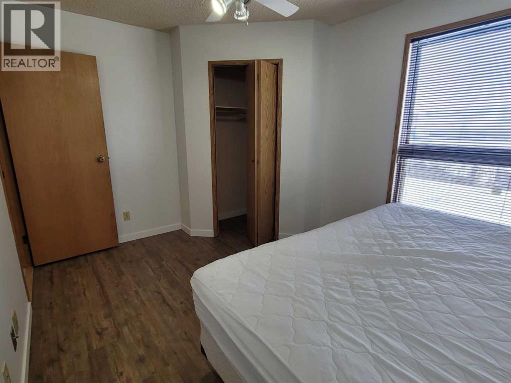 7110 99A Street - 21