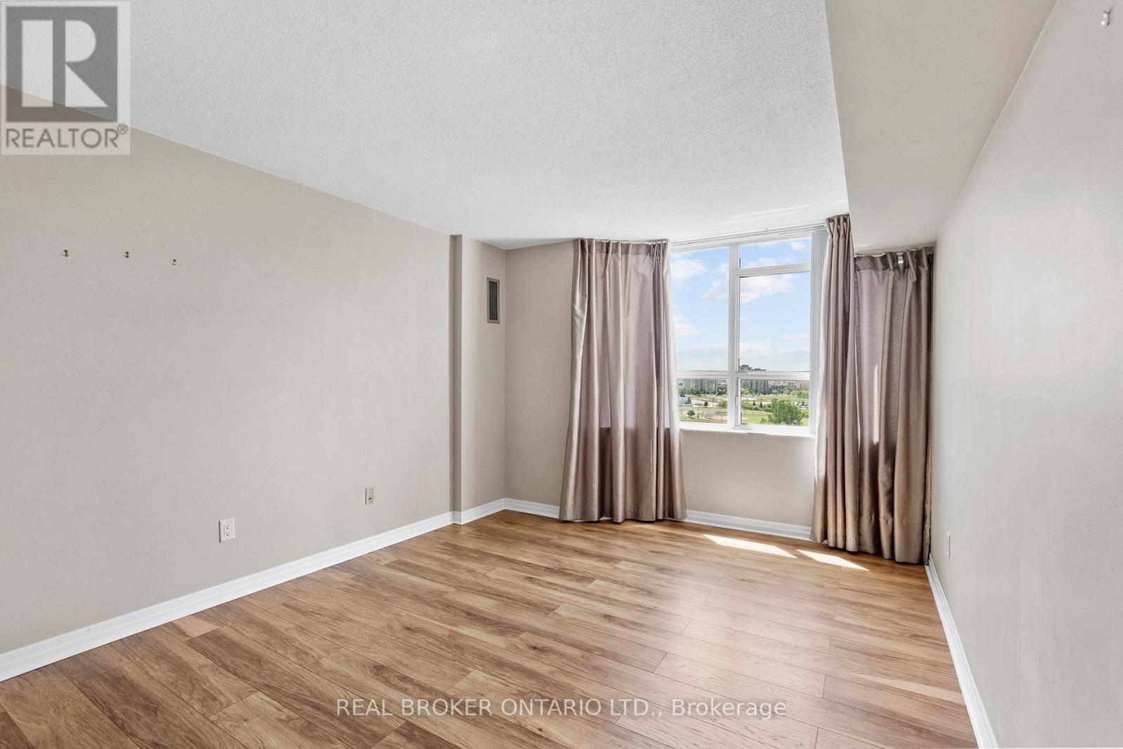 #1603 30 MALTA AVENUE - 33