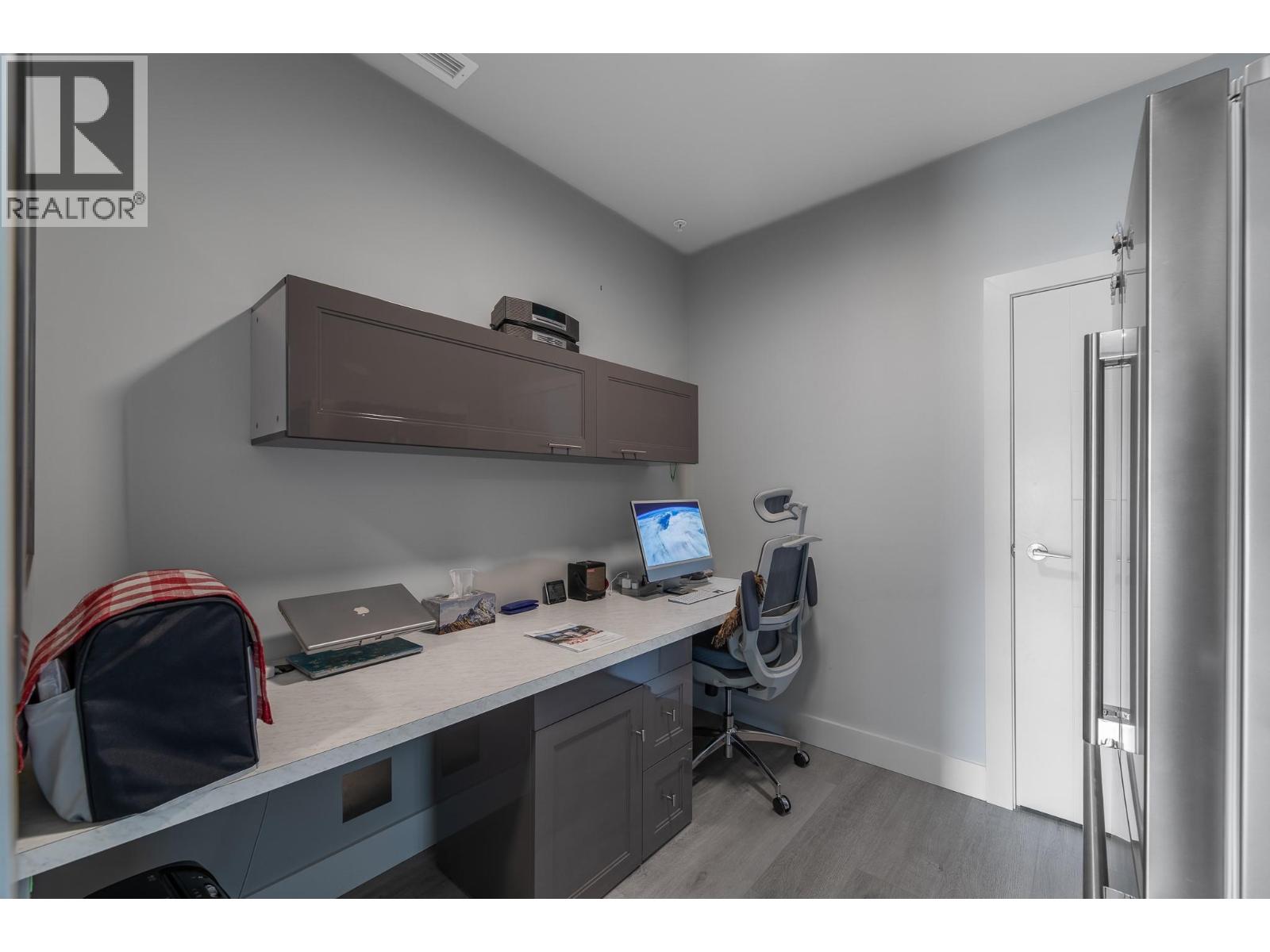 #712 700 VISTA Park - 12